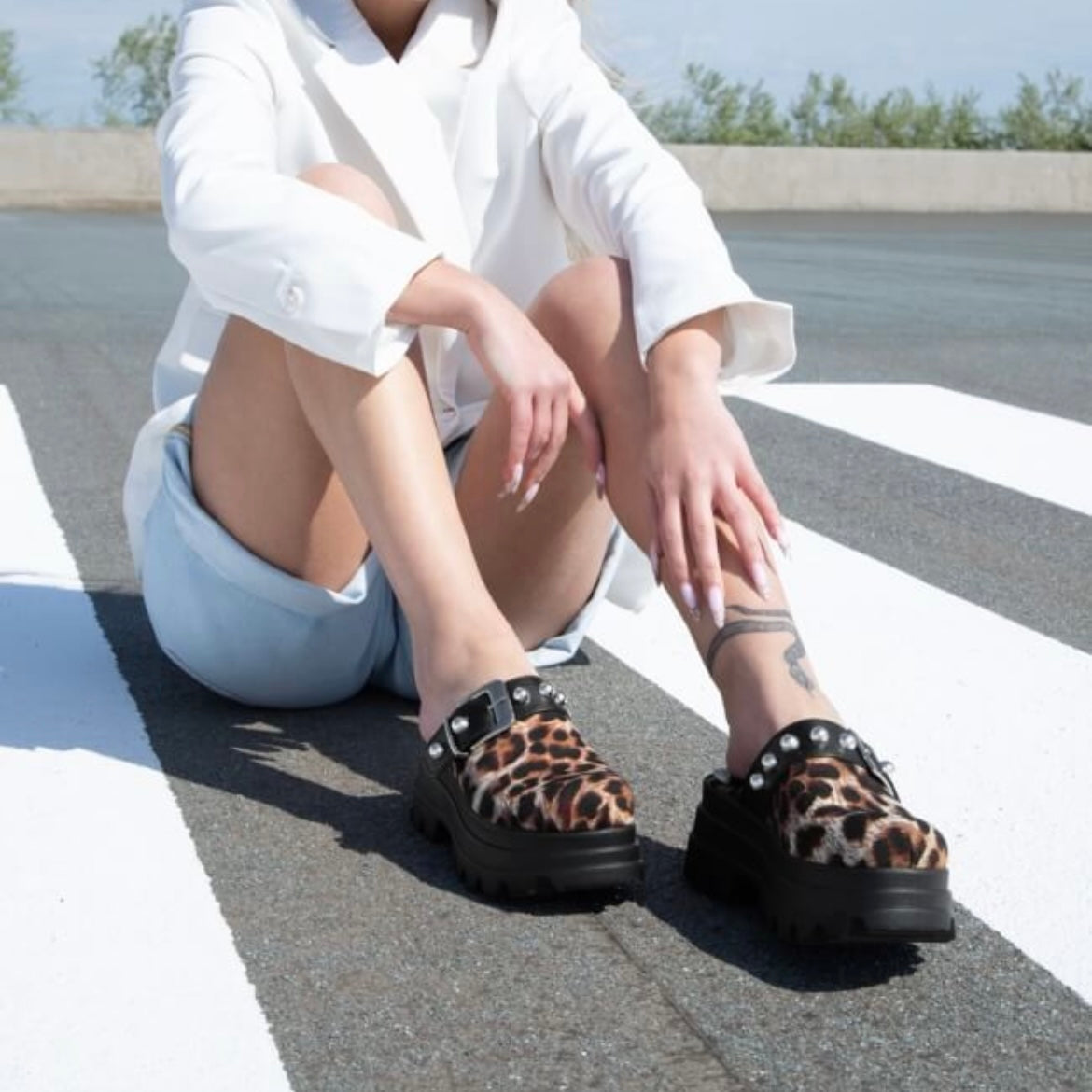 Clogs - Leopard Savage